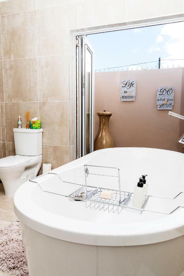 Settle Inn Self Catering Accommodation كولشستر المظهر الخارجي الصورة